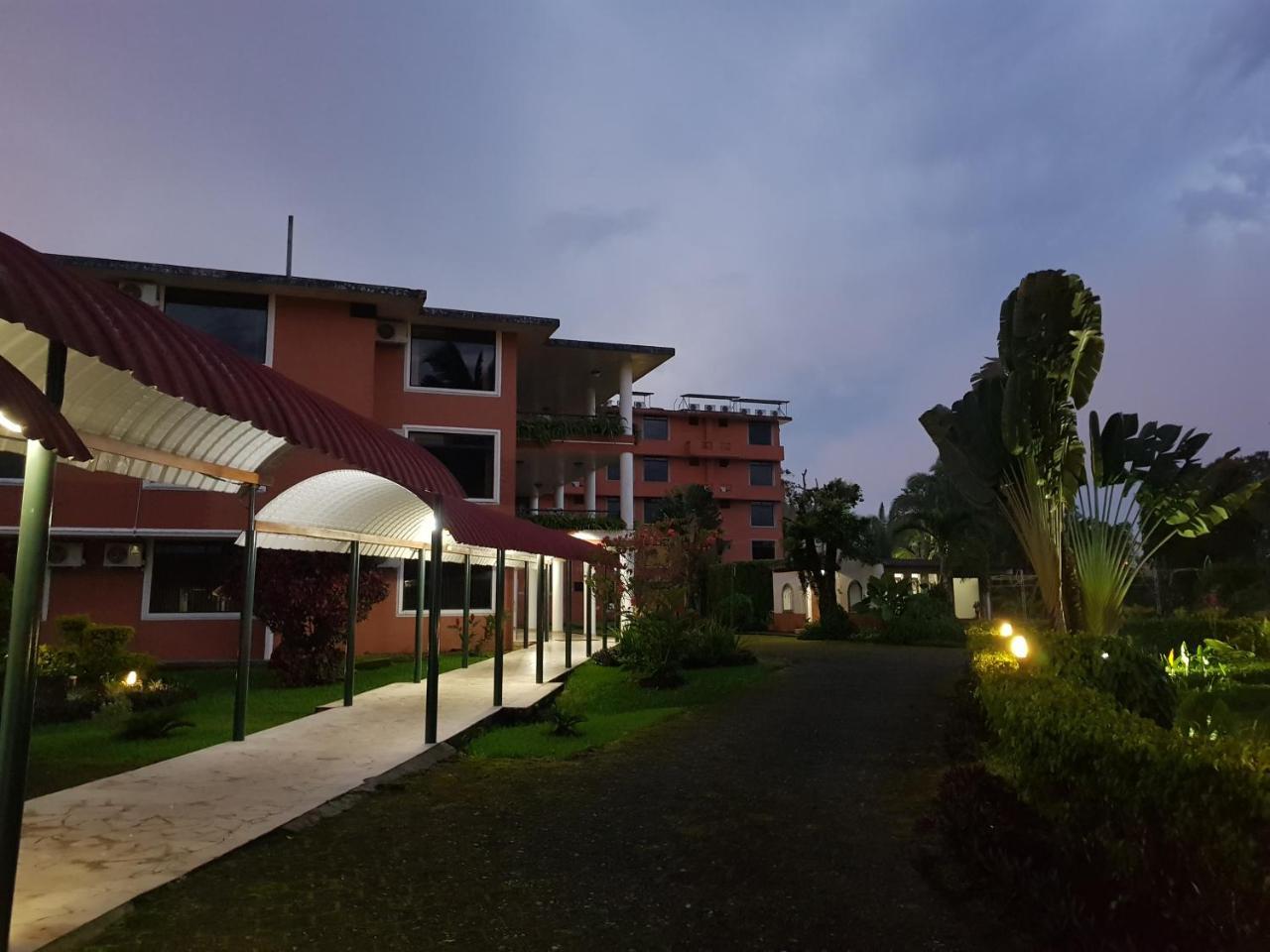 Gran Hotel De Lago - Lago Agrio Nueva Loja Exterior foto